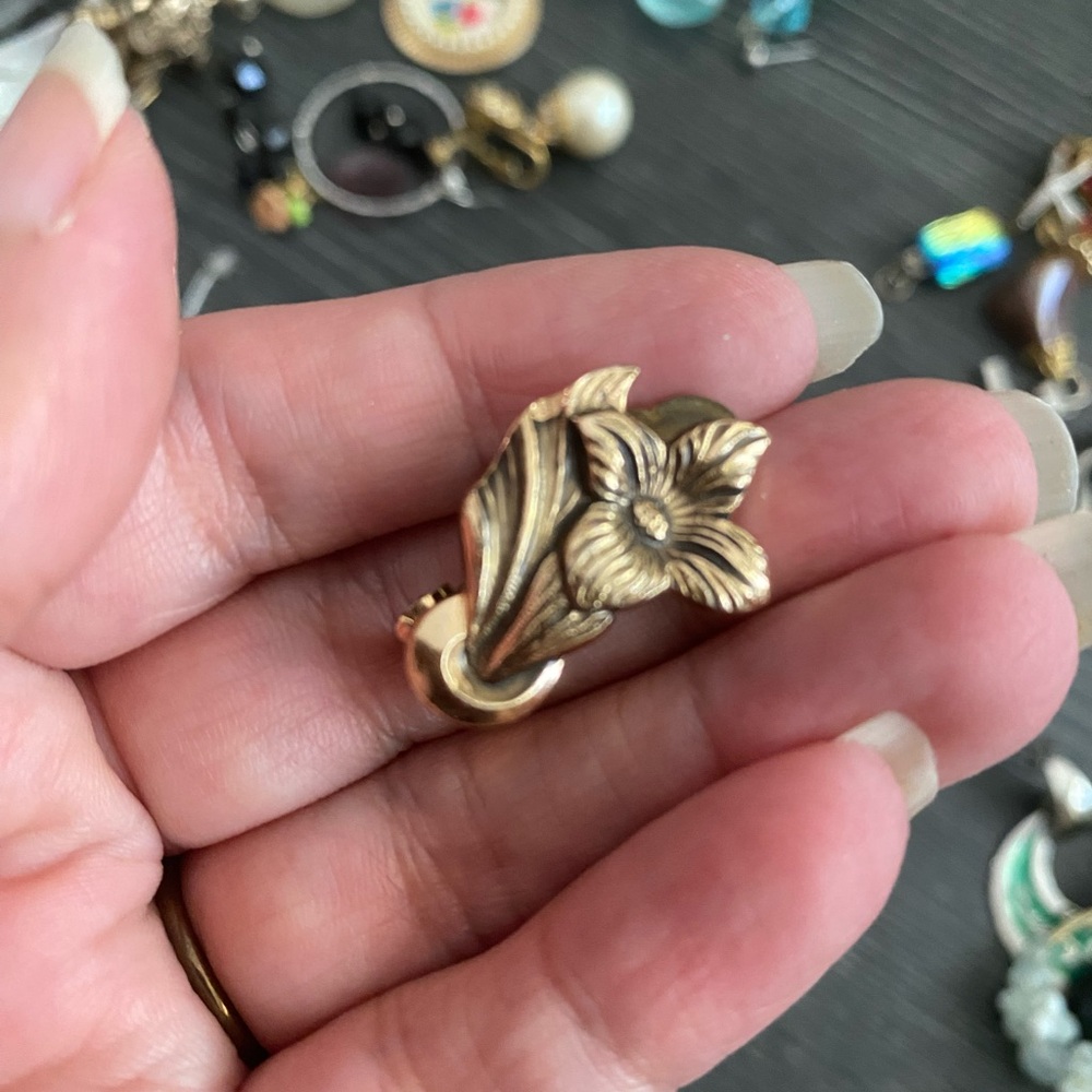 Vintage Floral Clip-On Earrings in Gold Tone